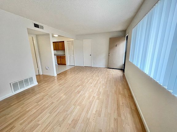5th image of 825 38th St APT 1