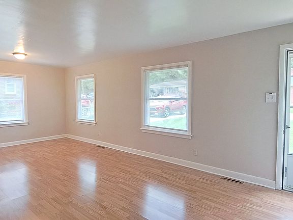 4th image of 909 Pittman St