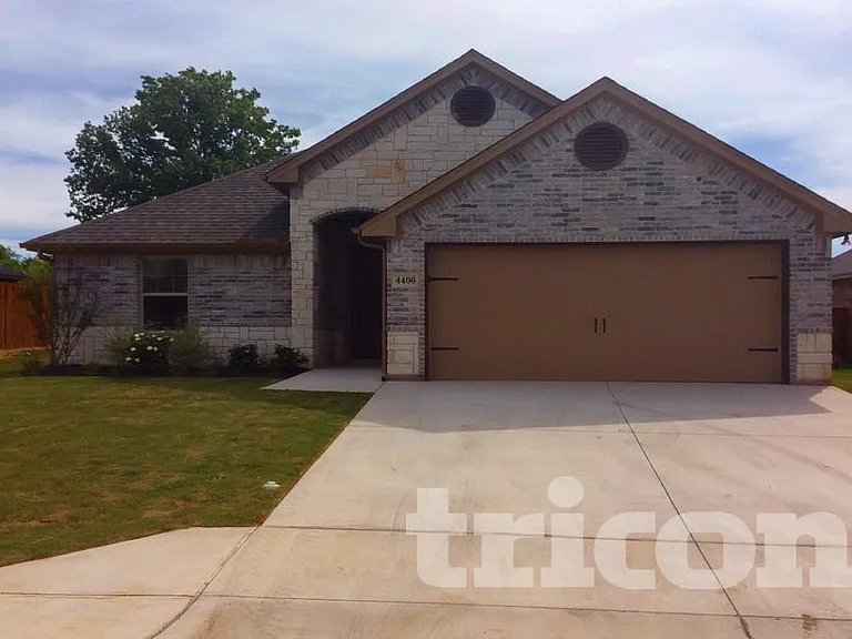 4406 Logan Cir — Photo 1