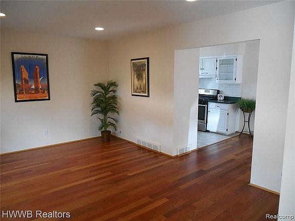 2nd image of 1440 W Elmwood Ave