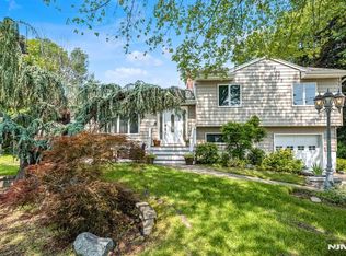 655 Cambridge Rd, Paramus, NJ 07652