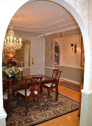 Dining Room to Butler's Pantry