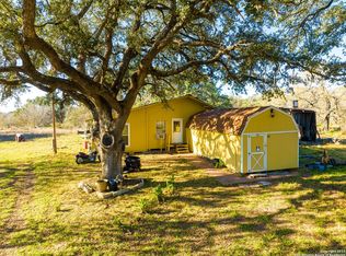 689 Bootleg Rd, Pleasanton, TX 78064