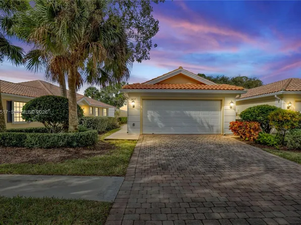907 SW Balmoral Trce, Stuart, FL 34997