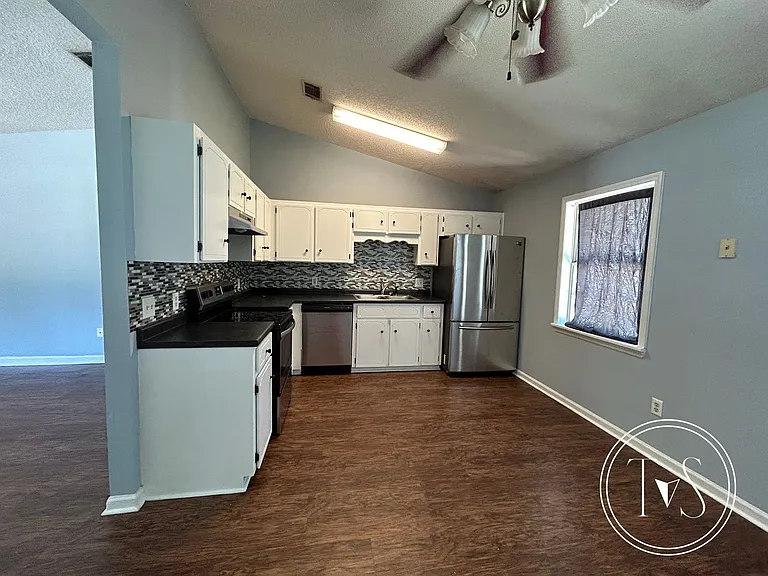 1012 Farr Ct — Photo 5