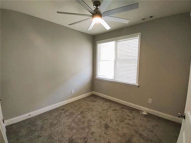 211 Creekway Xing SE — Photo 28
