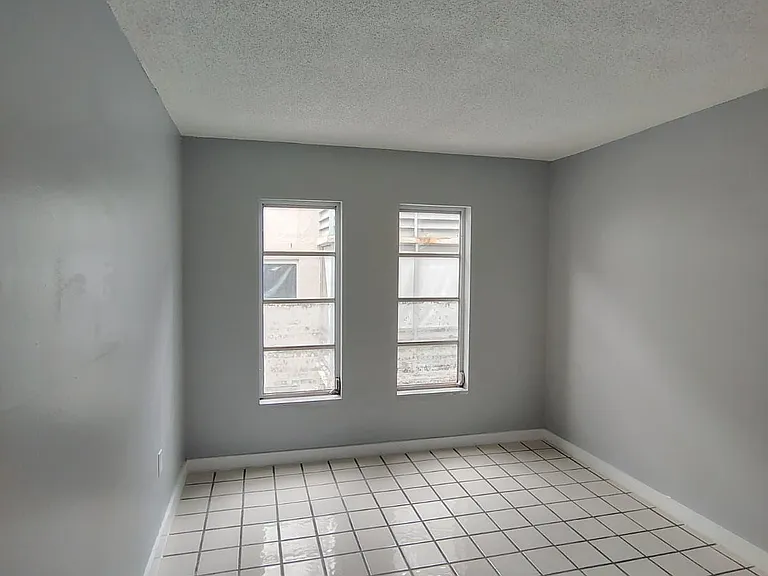 315-6680 W 2nd Ct — Photo 9