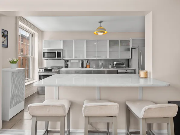 179 Sullivan Street image 9 of 24