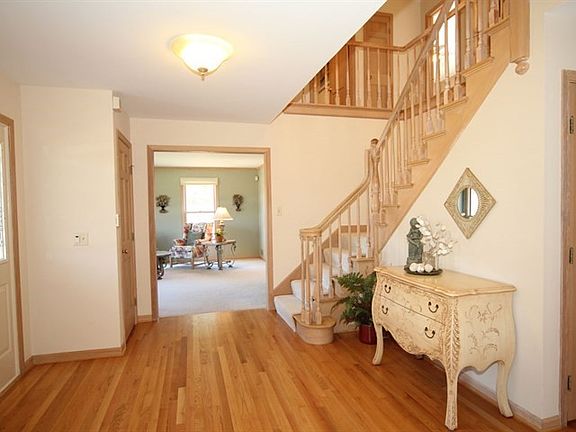5th image of 50 Lynn Dr