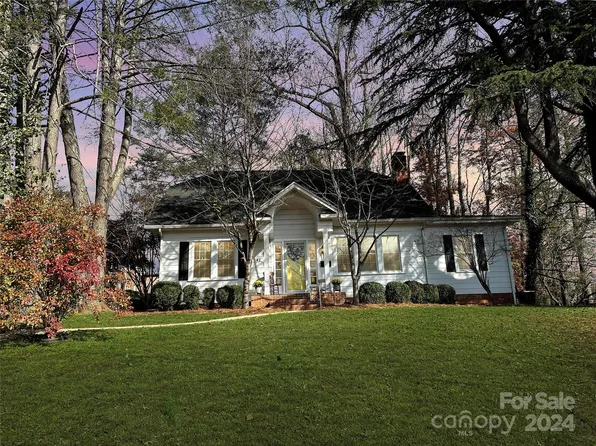 42 Viewpoint Dr, Marion, NC 28752
