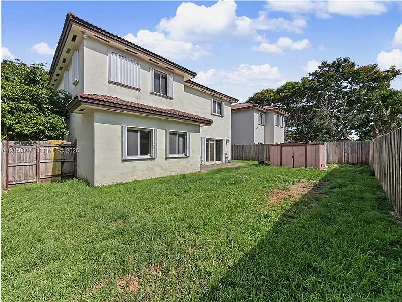 3 bed, 3.5 bath, 2727 sqft, $3,200 — Photo 3