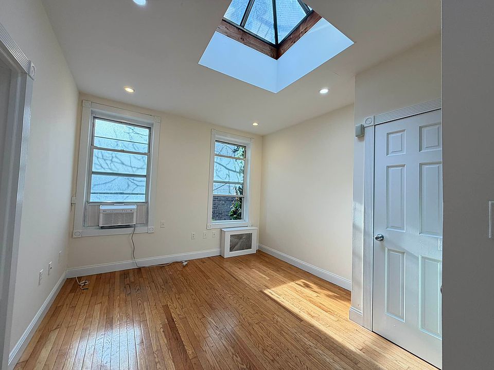 1st image of 408 W 44th St #S