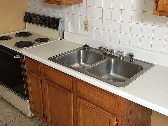 2nd image of 1109 W 51st St