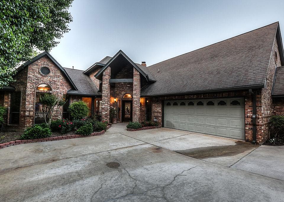 3711 Square feet, entire home redecorated with granite, cabinets, flooring, neutral paint colors.