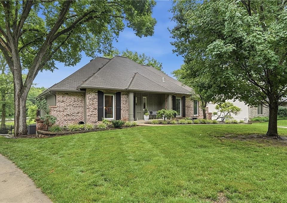 1st image of 1704 NW Weatherstone Dr