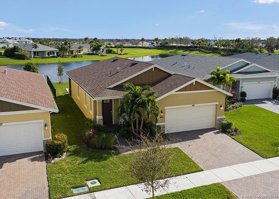 1st image of 541 SE Plumeria Dr