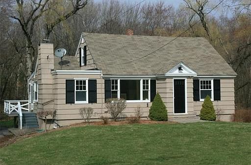 2nd image of 634 Salem St