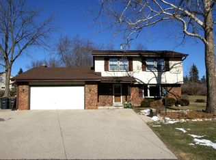 3660 S 104th St, Greenfield, WI 53228