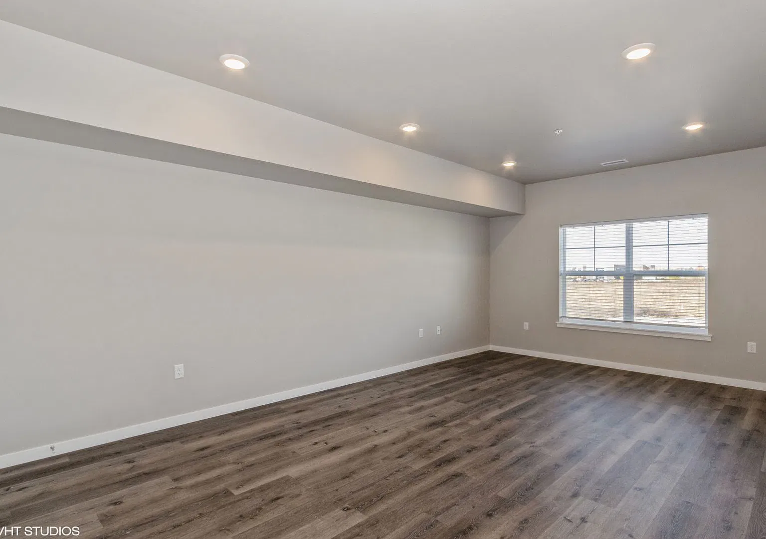 Big Ben Townhomes - 3 Bedroom/2.5 Bathroom — Photo 2