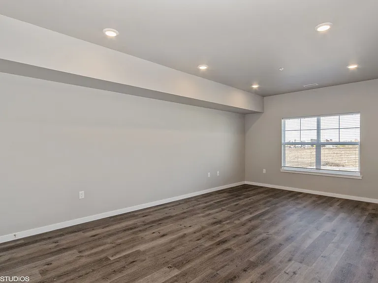 142 Clark Dr SW #4 — Photo 2