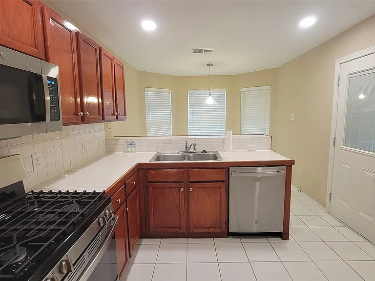 3335 Lakeland Gardens Dr — Photo 9