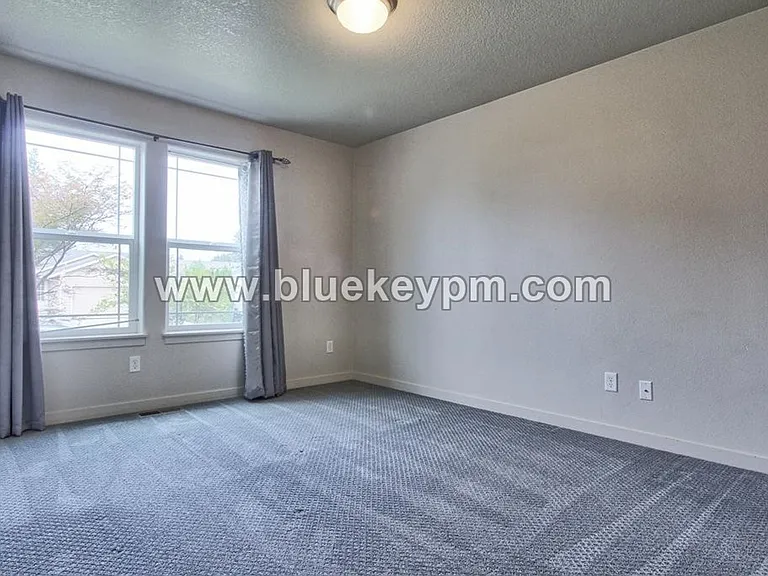 8701 NE 66th St — Photo 16