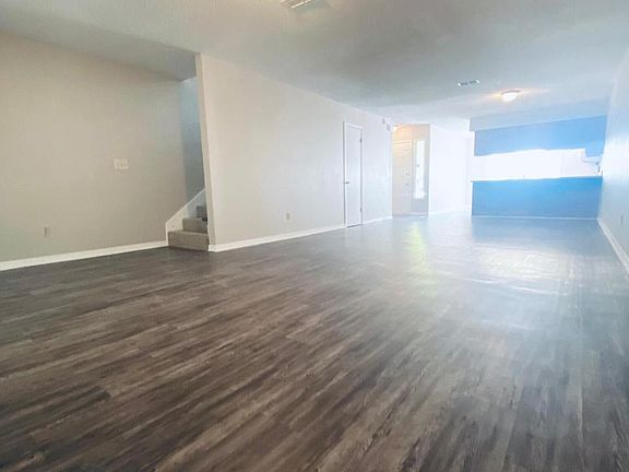 3rd image of 4533 Melissa Ct W