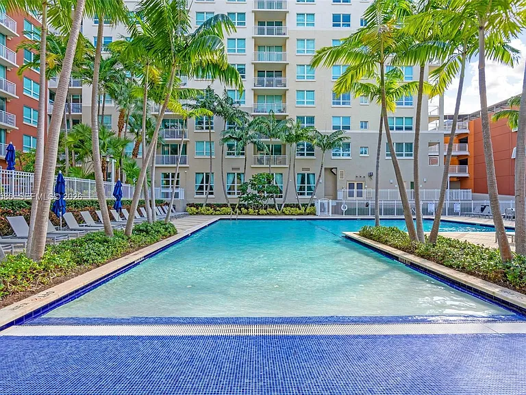 2000 N Bayshore Dr #909 — Photo 26