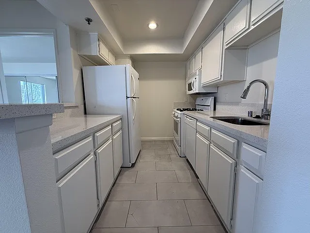 Midvale Towers — Photo 38