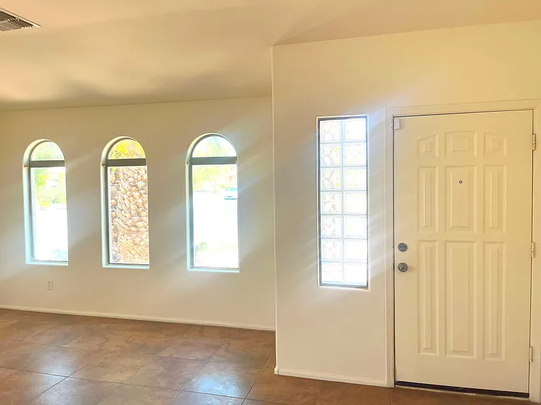 16117 W Winslow Dr — Photo 4