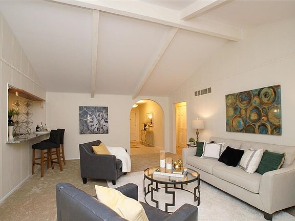 4th image of 12944 Lampadaire Dr