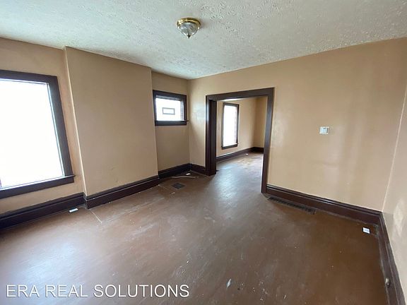 3rd image of 798 E Whittier St #8531564