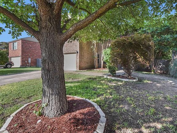 5th image of 102 Deercreek Ln