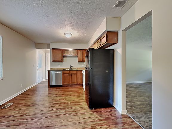 4th image of 940 Beacon Ln
