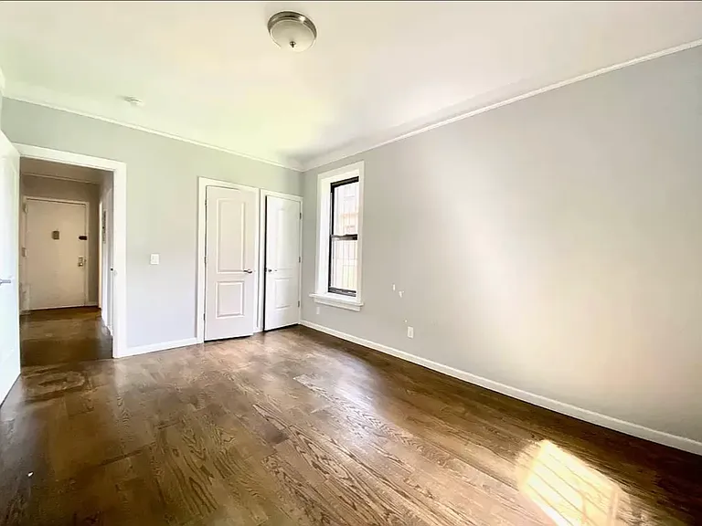 221 E 5th St #3 — Photo 5