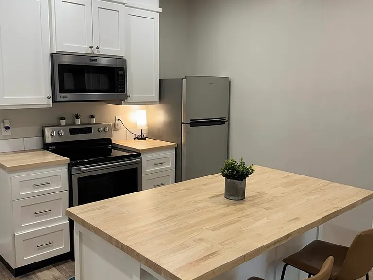 1313 Sycamore St — Photo 3