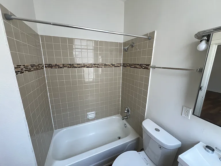636 Tafel St #1 — Photo 4