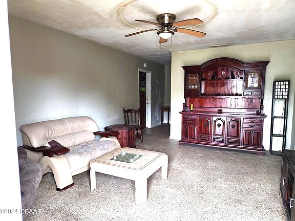2nd image of 1118 Live Oak Ave