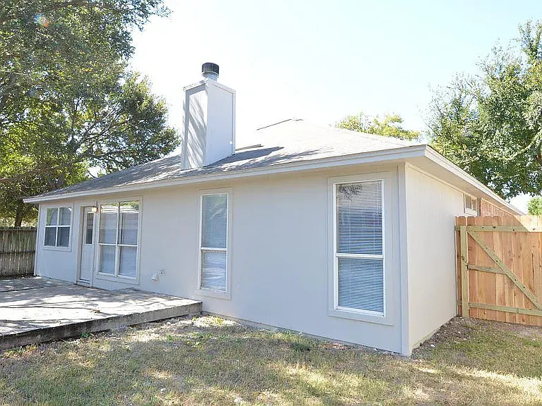 2717 Greenbriar Ct — Photo 17