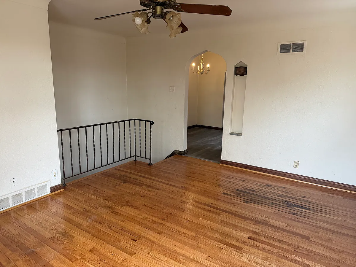 Building Photo - 4947-4949 Potomac St #2E