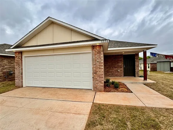 3220 Hickorystick Dr, Chickasha, OK 73018