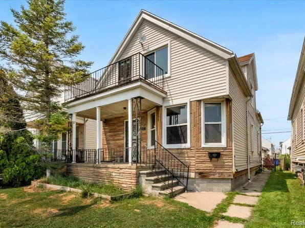 2049 Edwin St, Hamtramck, MI 48212