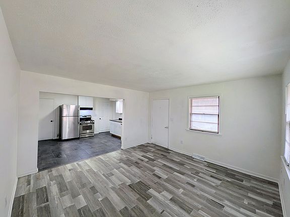 4th image of 819 Albert Ave #2