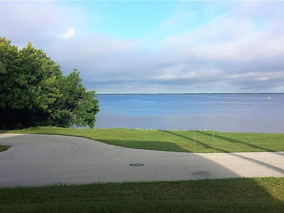 3rd image of 44 Colony Point Dr