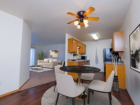Moorhead, MN Woodstone Apartments | Dining
