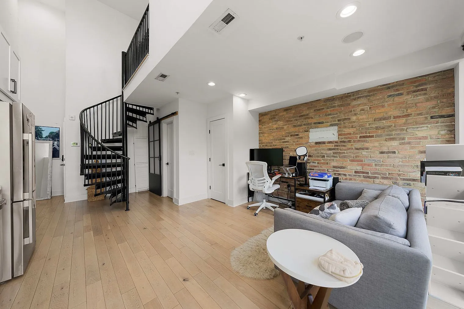 1 bed, 1.0 bath, 7534 sqft, $4,269 — Photo 4