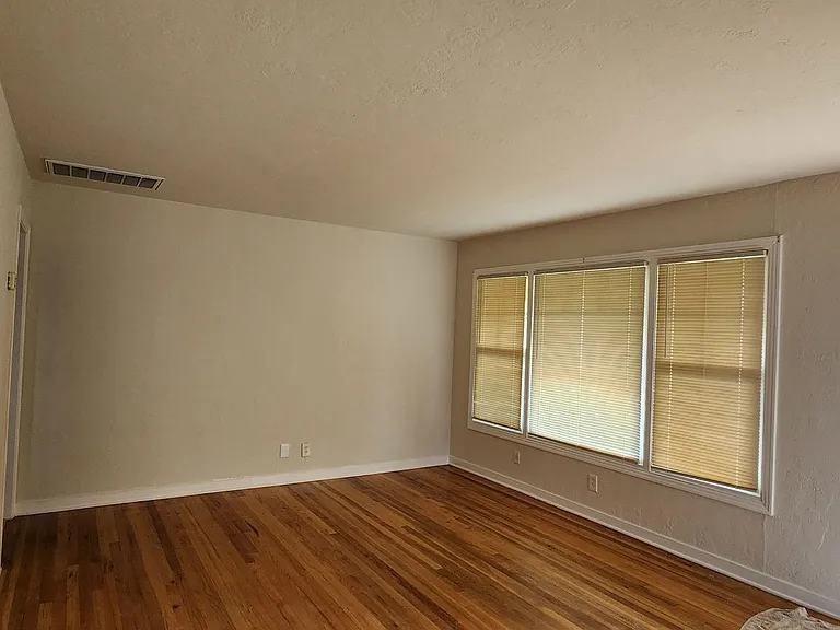 1720 Oregon Dr — Photo 3
