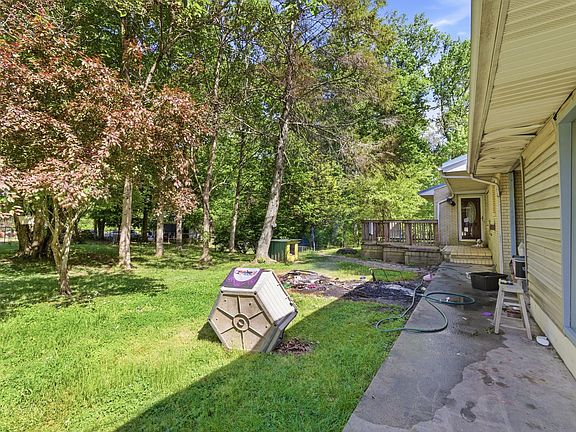 3rd image of 135 Peach Tree Cir