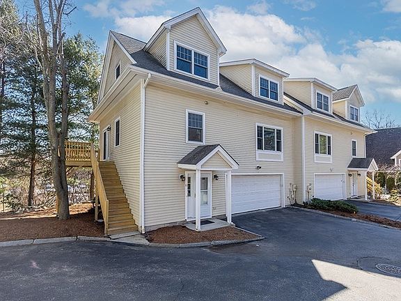 2nd image of 81 Beecher Pl Unit 81