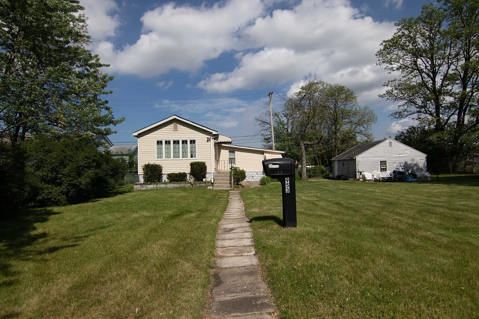 953 Greenbay Ave photo 1